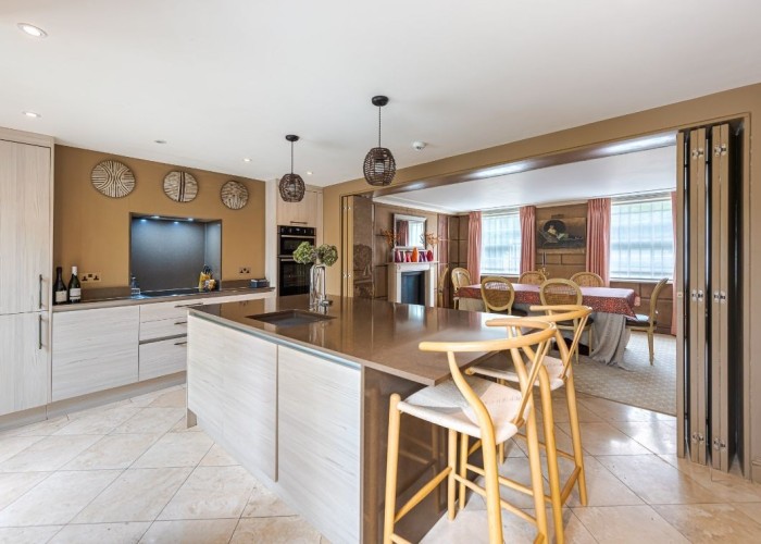 14. Kitchen (Gas Hob)