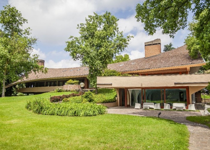 2. Exterior (Contemporary), Coronavirus-Friendly