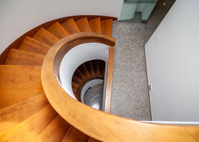 34. Staircase (Spiral)