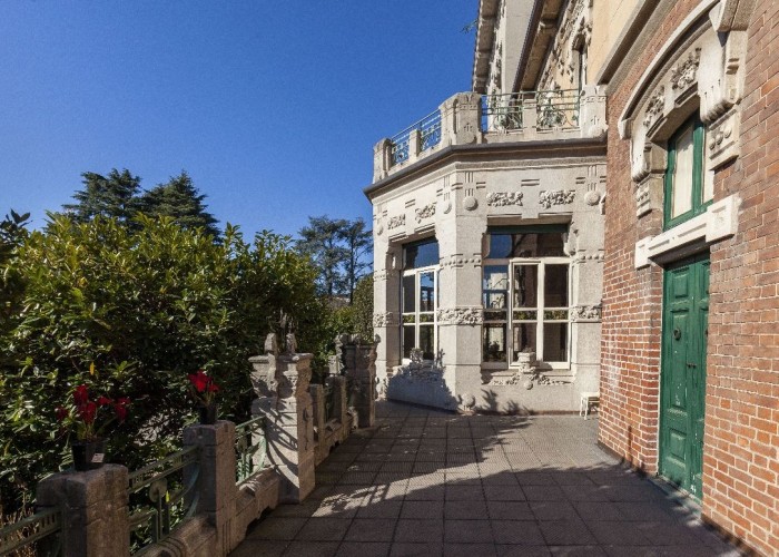 33. Balcony