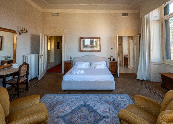 40. Bedroom (Master/En-Suite)