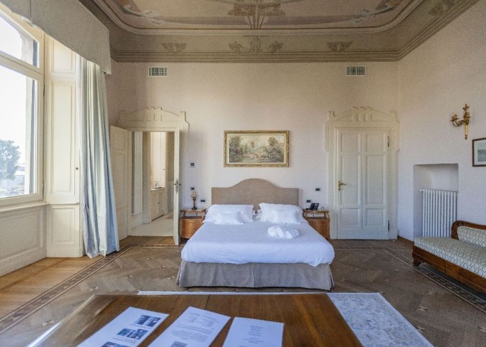 43. Bedroom (Master/En-Suite)