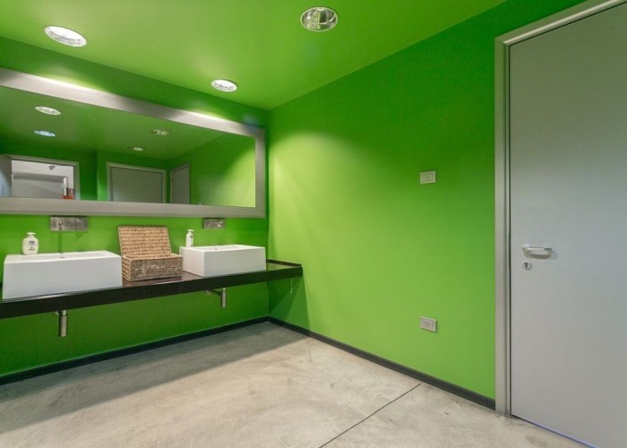 17. Toilet / Toilet Block