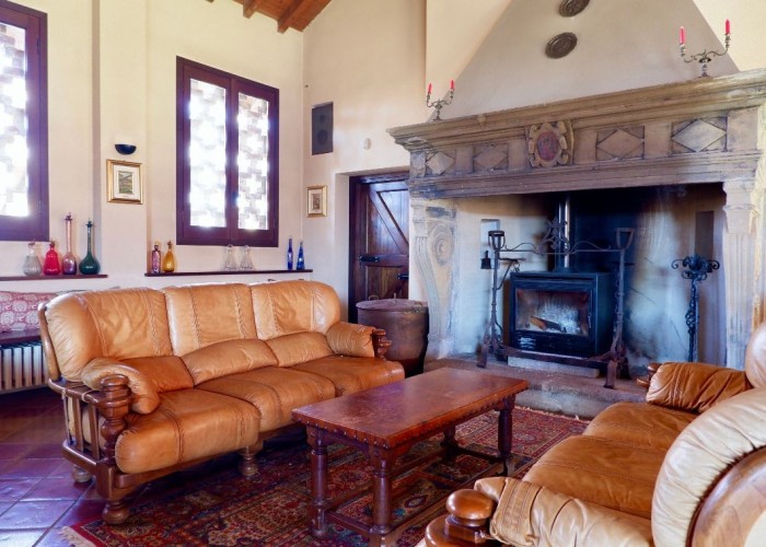 27. Livingroom, Fireplace