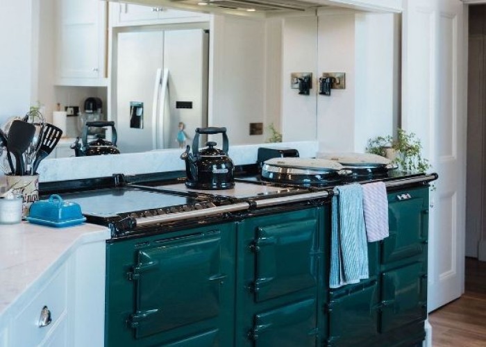 11. Kitchen (Gas Hob)