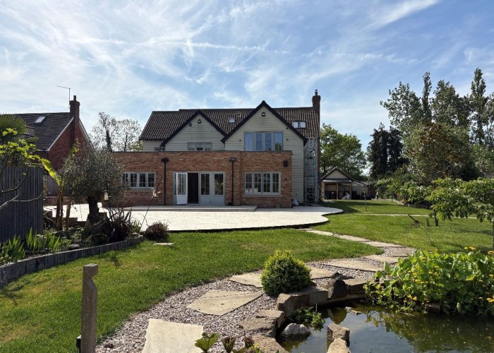 19. Patio / Veranda, Garden (Rear, Large)