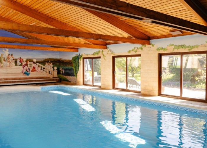 22. Swimming-pool
