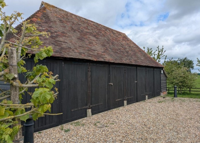 24. Barn
