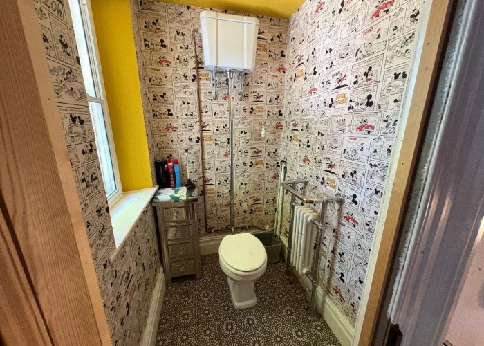 18. Toilet