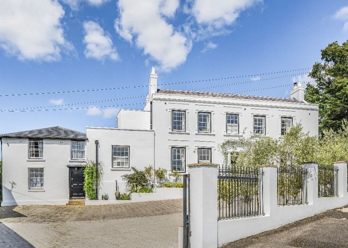 Beautiful Large Georgian Home For Filming