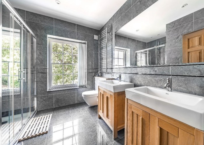 14. Bathroom (Large), Bathroom (2 sinks)