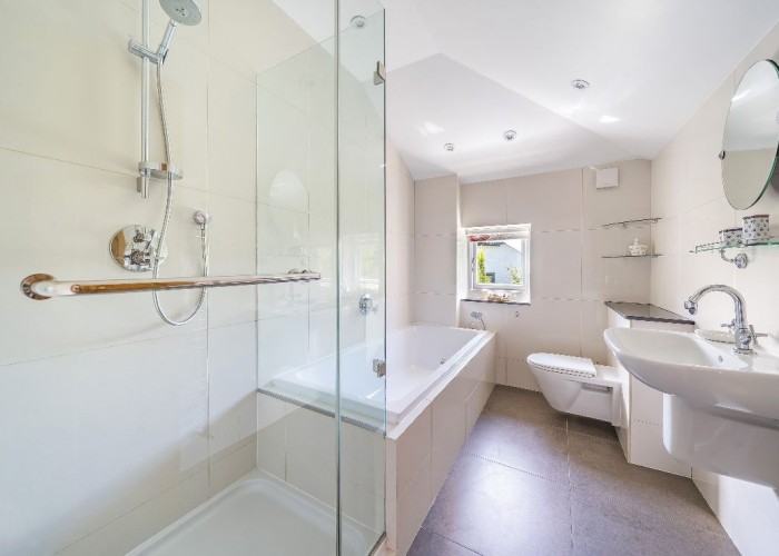 16. Bathroom, Bathroom (Shower and bath)