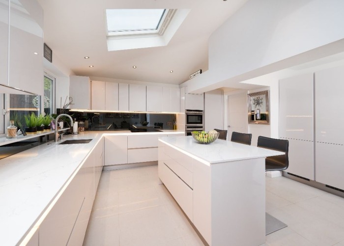 7. Kitchen (With Island), Kitchen (Modern), Kitchen (White units), Kitchen (Electric/Induction Hob)