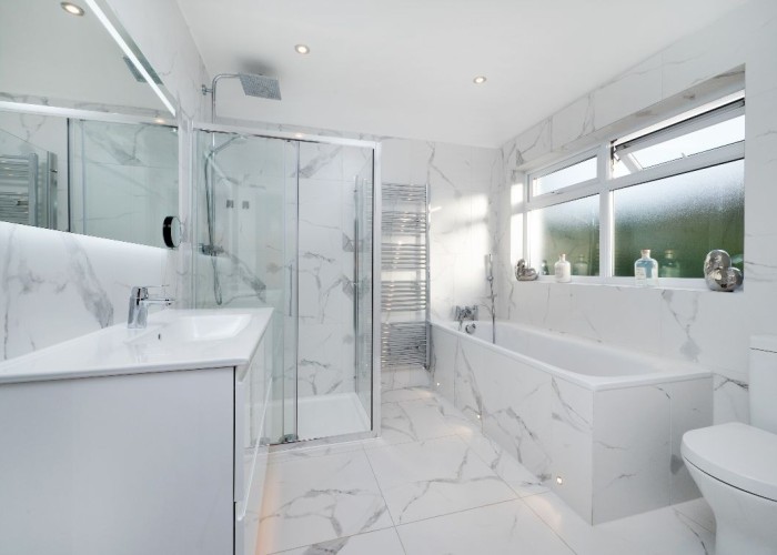 17. Bathroom (Large), Bathroom (Shower and bath)