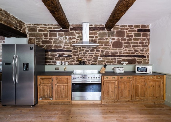 2. Kitchen (Wooden Units), Kitchen (Modern), Kitchen With Table, Kitchen (Electric/Induction Hob)
