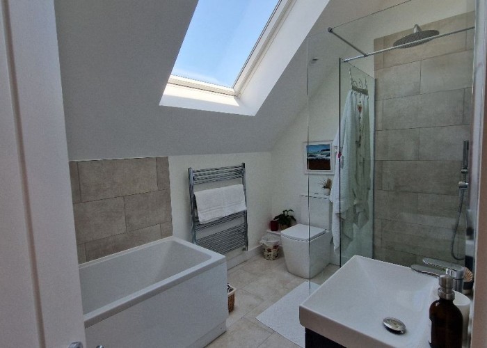24. Bathroom (Shower and bath)