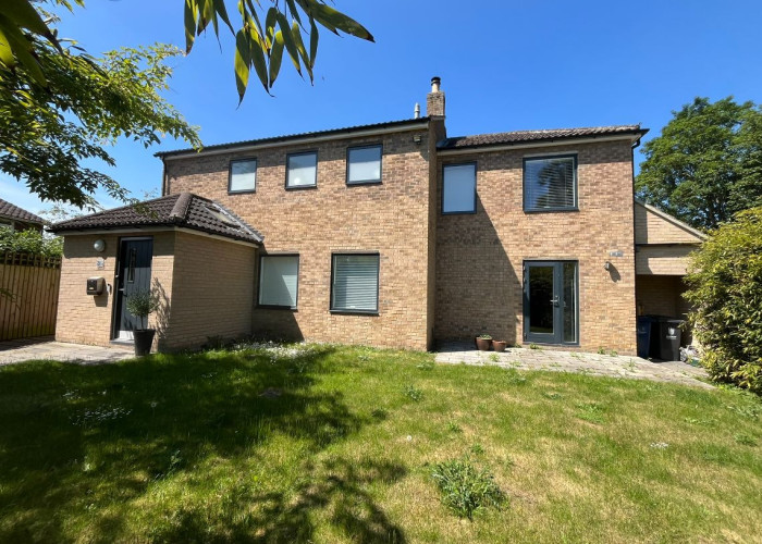 Modern Detached Family Home with Garden For Filming