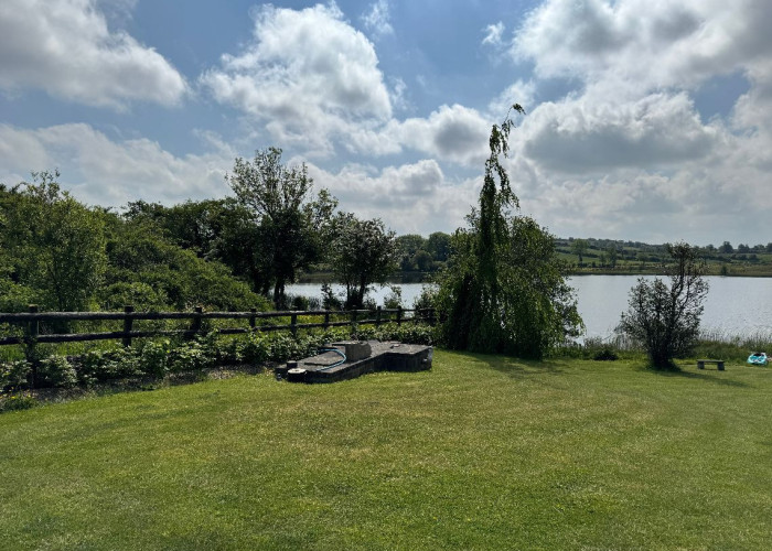 28. Lake / Pond, Garden (Rear, Large)