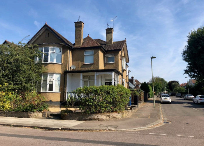 Two Bedroom Flat In Converted House For Filming