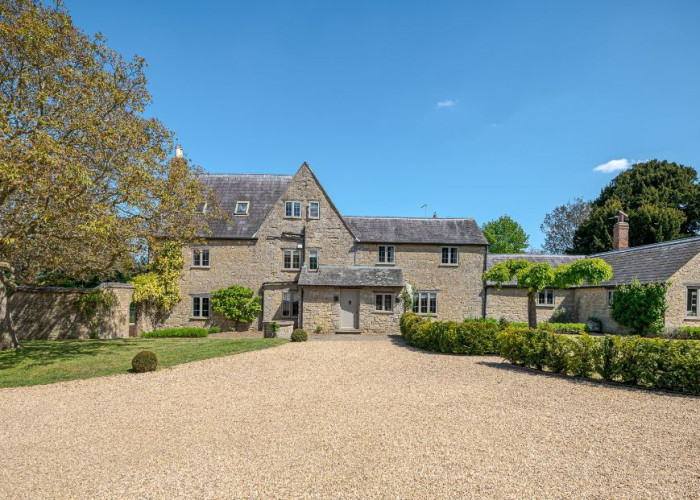 A Stunning Jacobean Farmhouse For Filming
