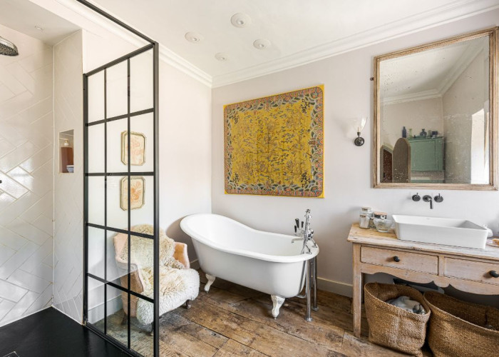 12. Bathroom (Roll Top), Bathroom (Shower and bath)