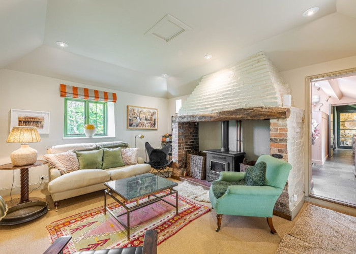 9. Livingroom, Fireplace