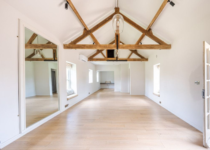 24. Studio