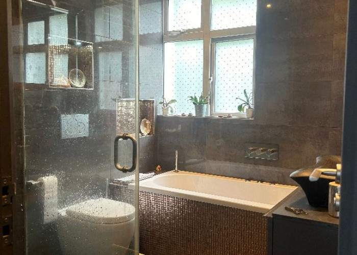 17. Bathroom, Bathroom (Shower and bath)