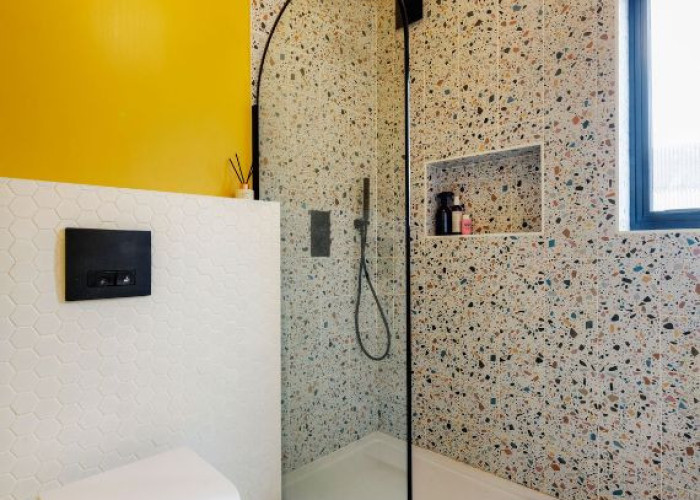 18. Bathroom, Colourful