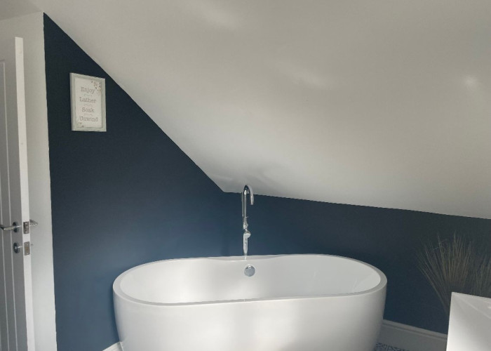 24. Bathroom (Roll Top)