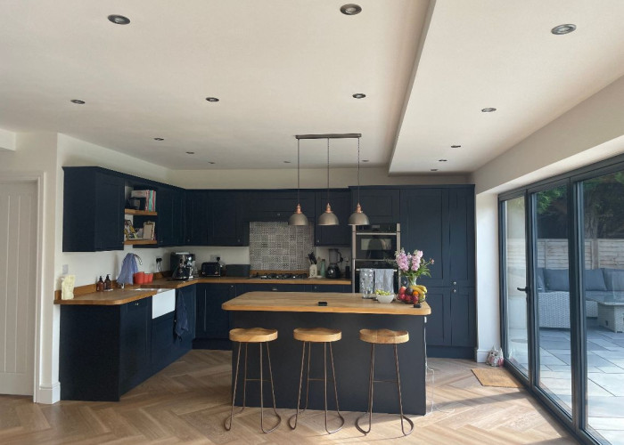 6. Kitchen (With Island), Kitchen (Coloured units), Kitchen (Modern), Kitchen (Gas Hob)