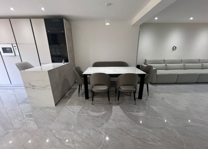 7. Kitchen With Table