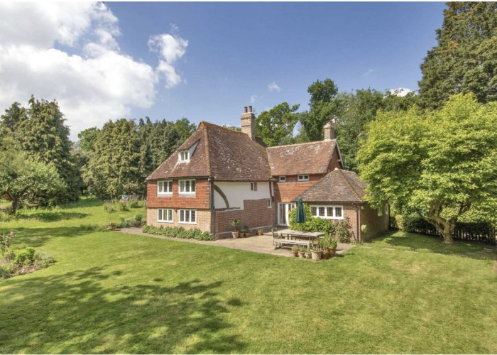Stunning 15th Century Grade II Listed Cottage For Filming