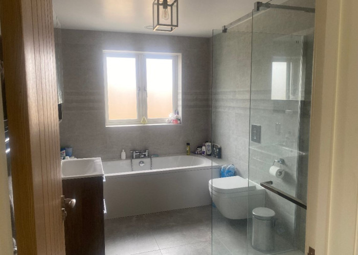 22. Bathroom (Shower and bath)