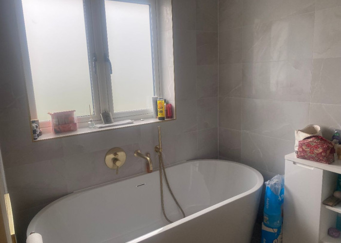 20. Bathroom (Roll Top)