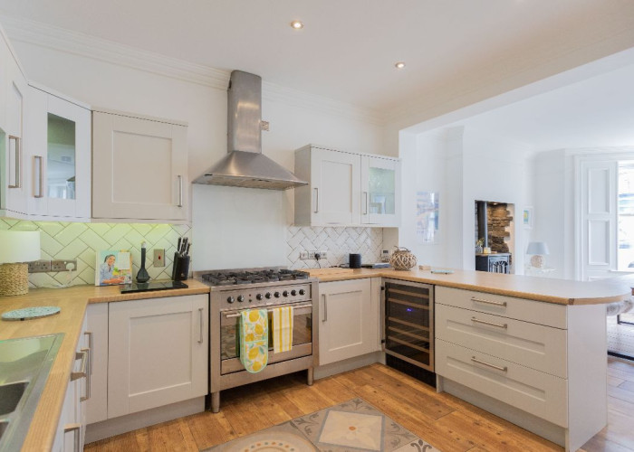9. Kitchen (Coloured units), Kitchen (Modern), Kitchen With Table, Kitchen (Gas Hob)