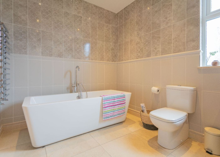 24. Bathroom (Shower and bath)