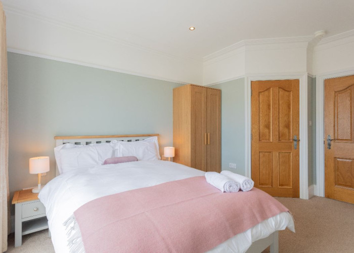 31. Bedroom (Master/En-Suite)