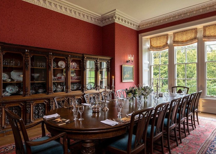 12. Diningroom