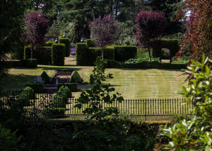 39. Formal Gardens, Garden (Rear, Large)