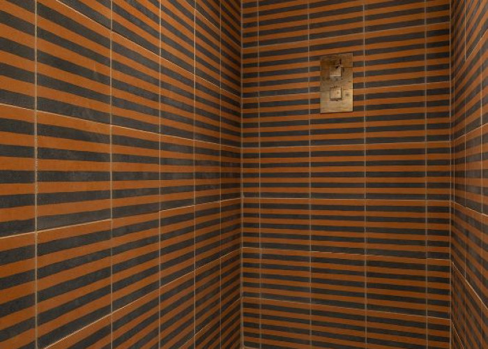 20. Shower Room