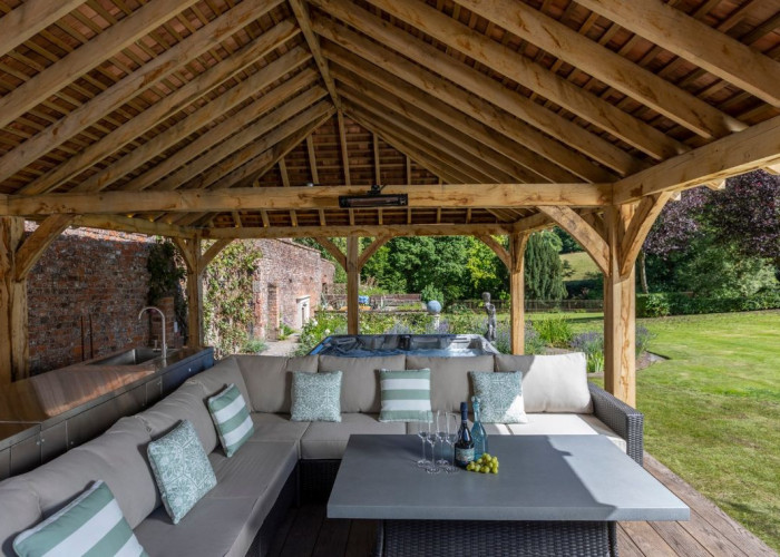 33. Patio / Veranda