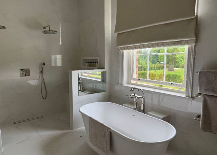 24. Bathroom (Large), Bathroom (Roll Top), Bathroom (Shower and bath)