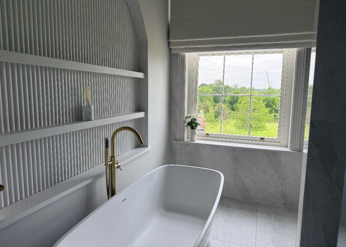 37. Bathroom (Roll Top)