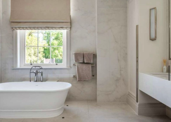 20. Bathroom (Roll Top), Bathroom (Shower and bath)