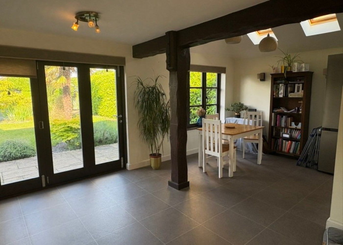 10. Kitchen With Table