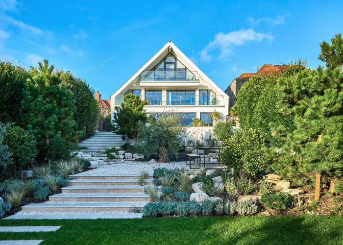 Luxurious And Tranquil Villa For Filming