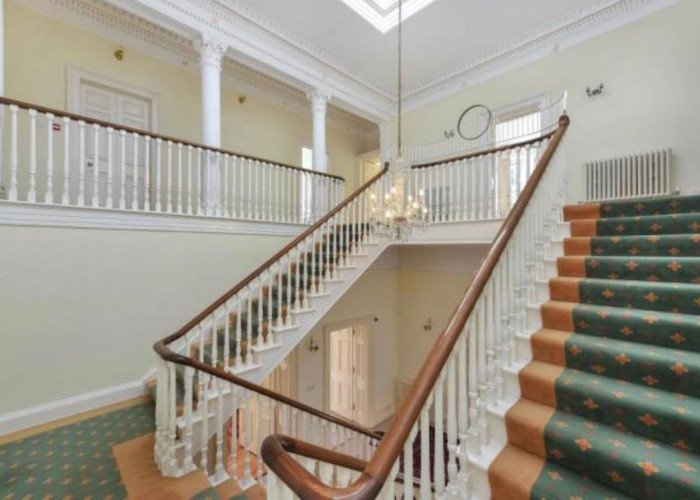 27. Stairway / Staircase