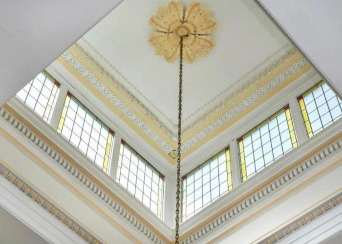 28. Styled Ceiling