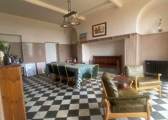 13. Diningroom